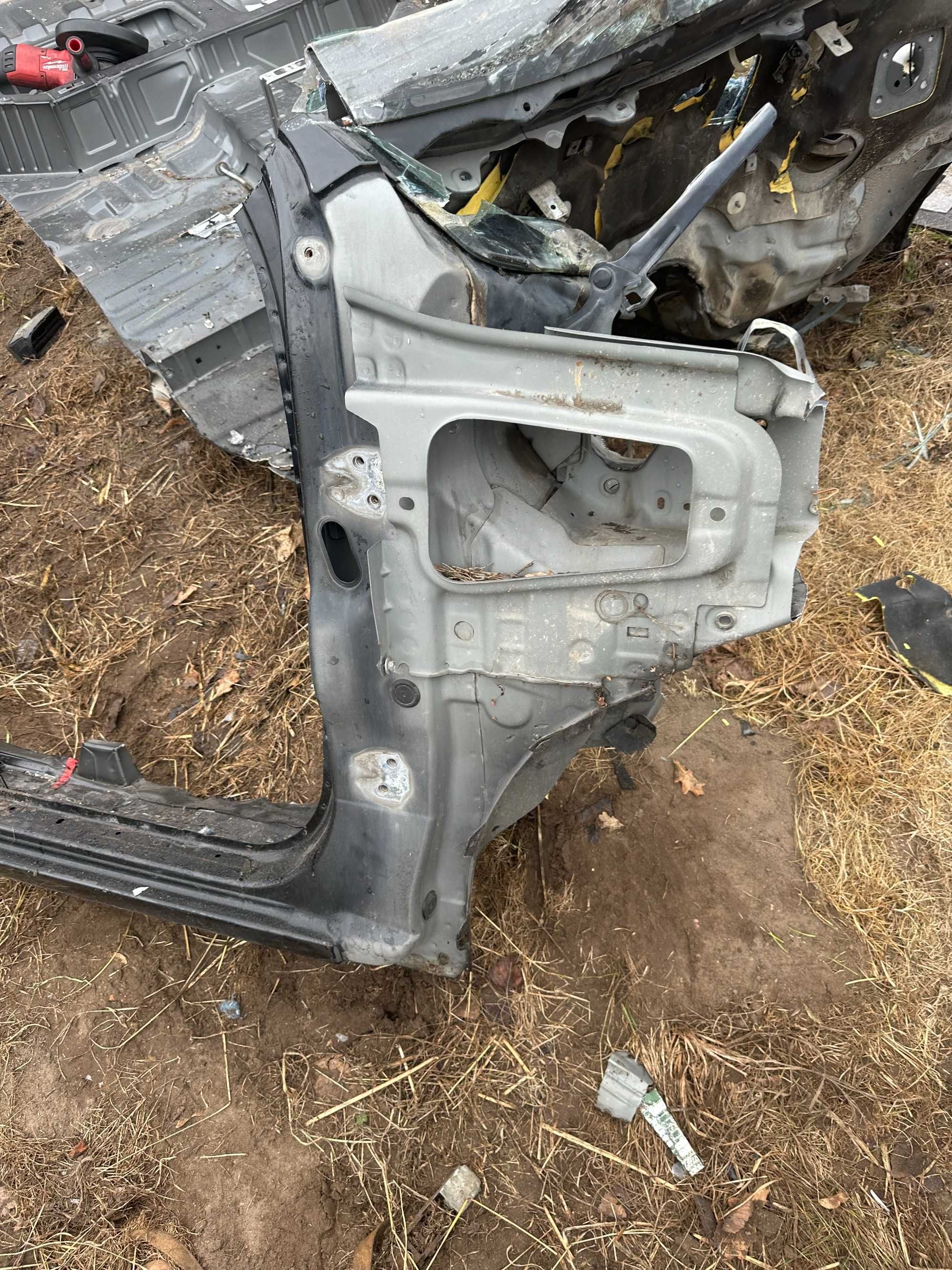 Isuzu D-Max II 12-19 Próg Cięty Prawy Bok Słupek
