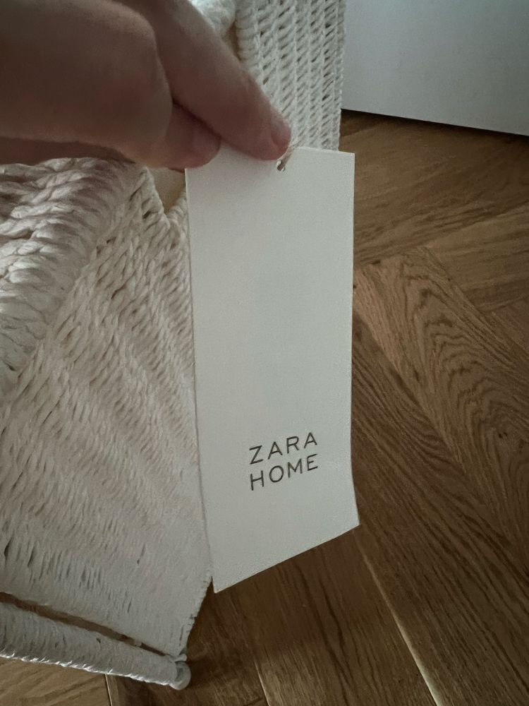 Biały wiklinowy kosz z wyściółką Zara Home