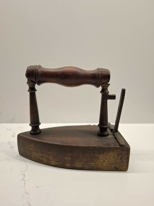 Mosiężne żelazka na duszę