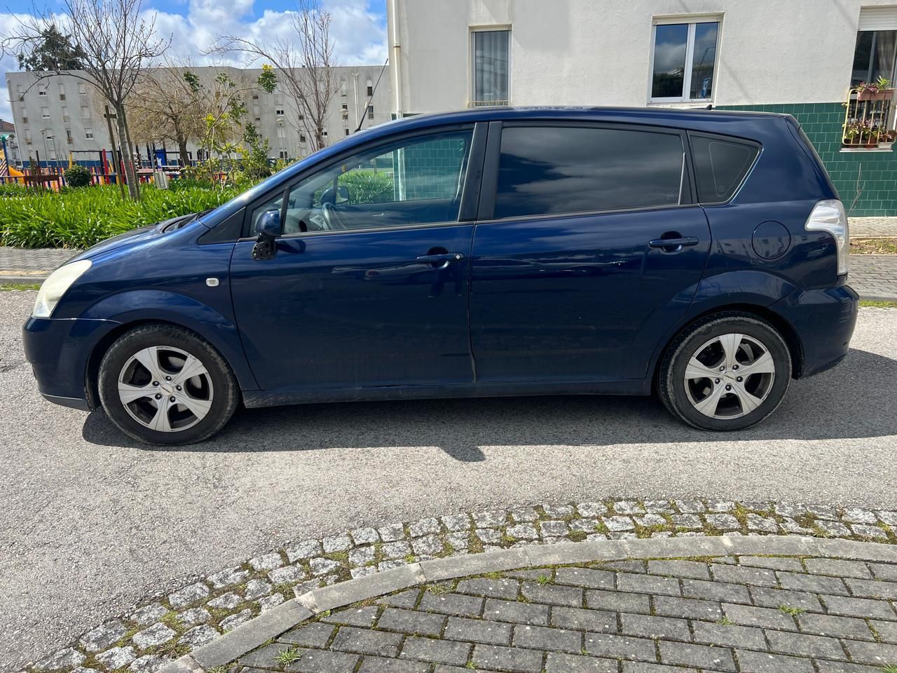 Toyota Verso 2.0 D4D com 310000 km.