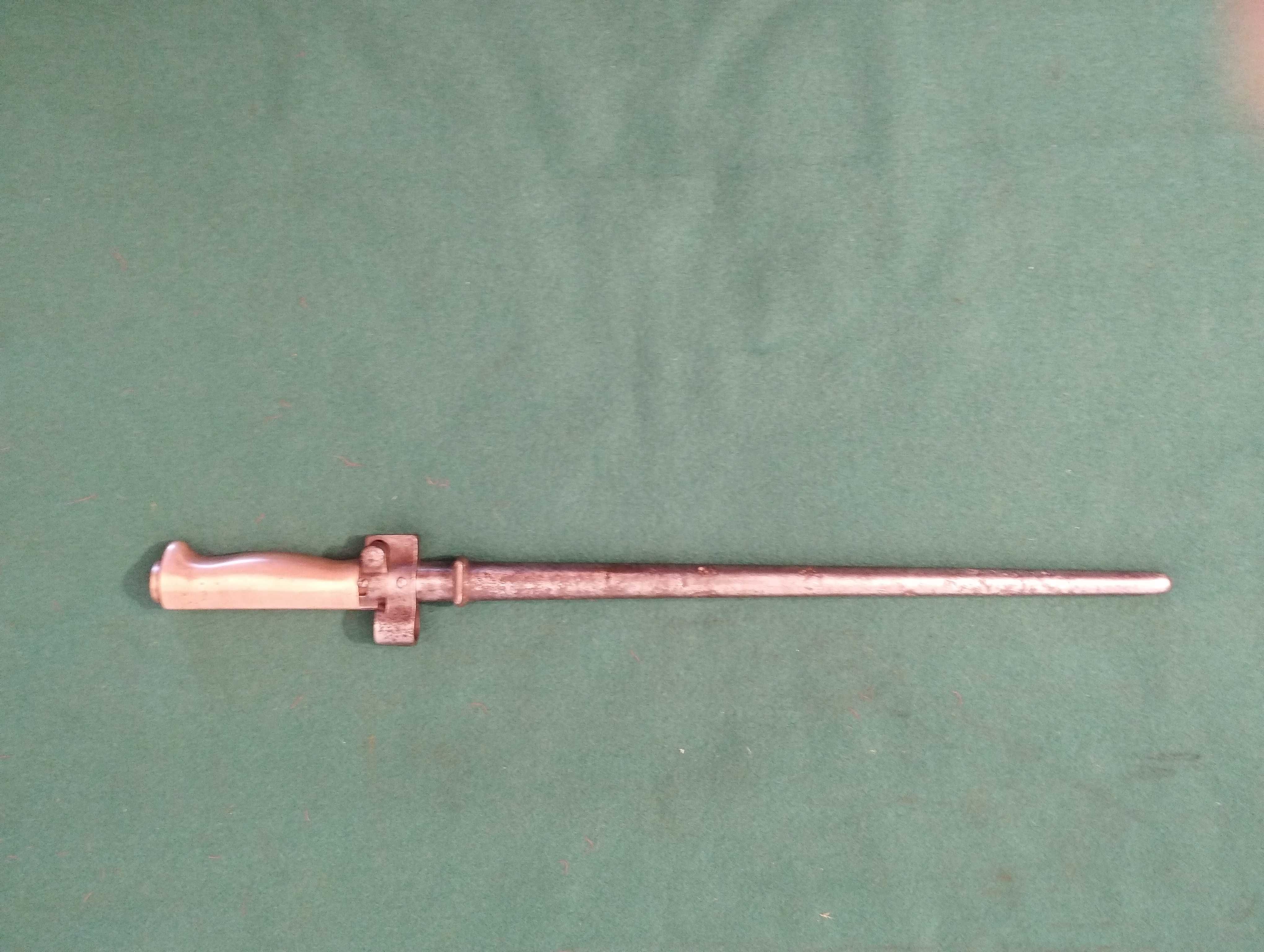Sabre  curto Lebel modelo 1886/93. Modelo com espiga curta