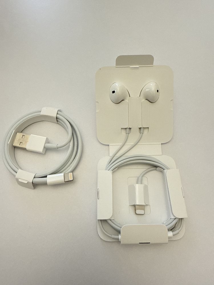 Кабель и наушники Apple