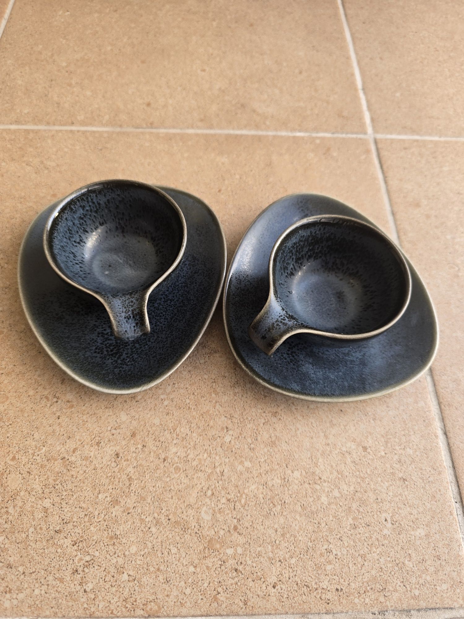 Zestaw porcelanowych filiżanek Duka
