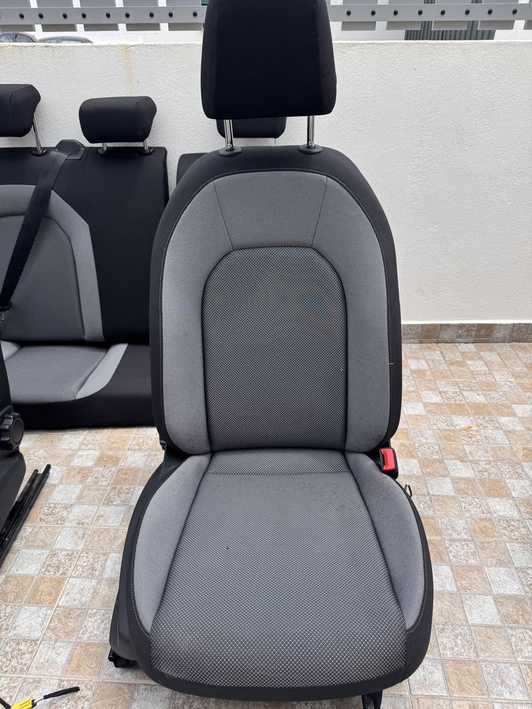Bancos Seat Ibiza kj1 2017 c/ Forras das portas