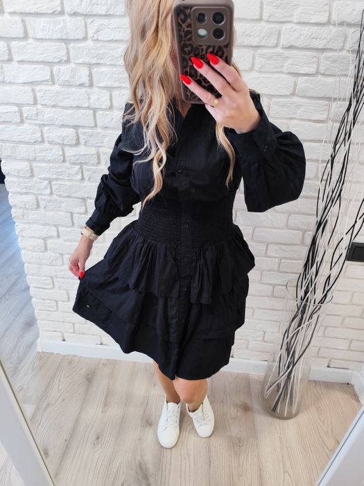 Czarna sukienka koszulowa z falbankami