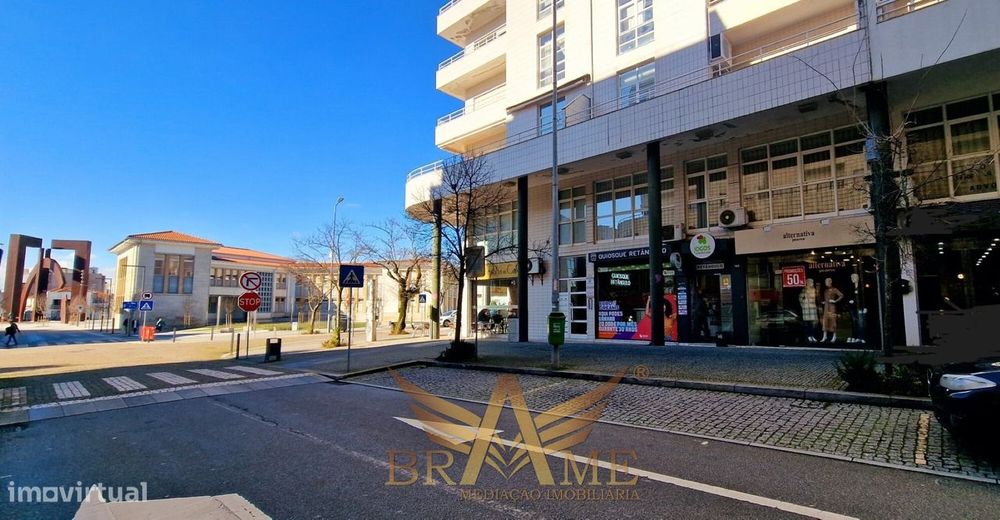 Loja INVESTIMENTO no centro de Paços de Ferreira