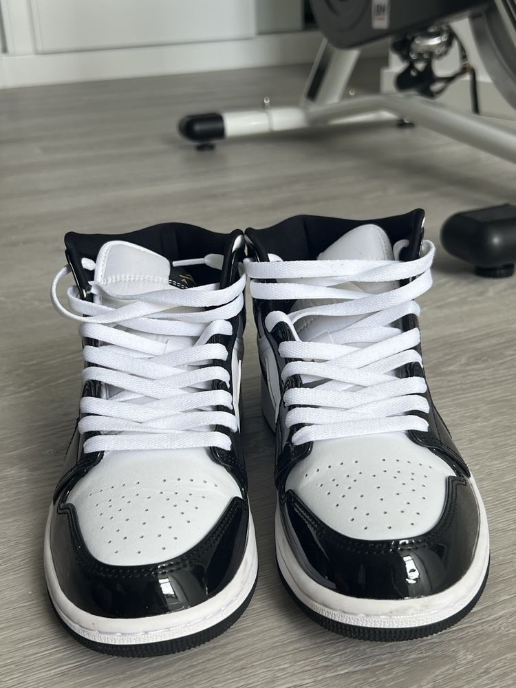 Nike Air Jordan 1 Mid SE