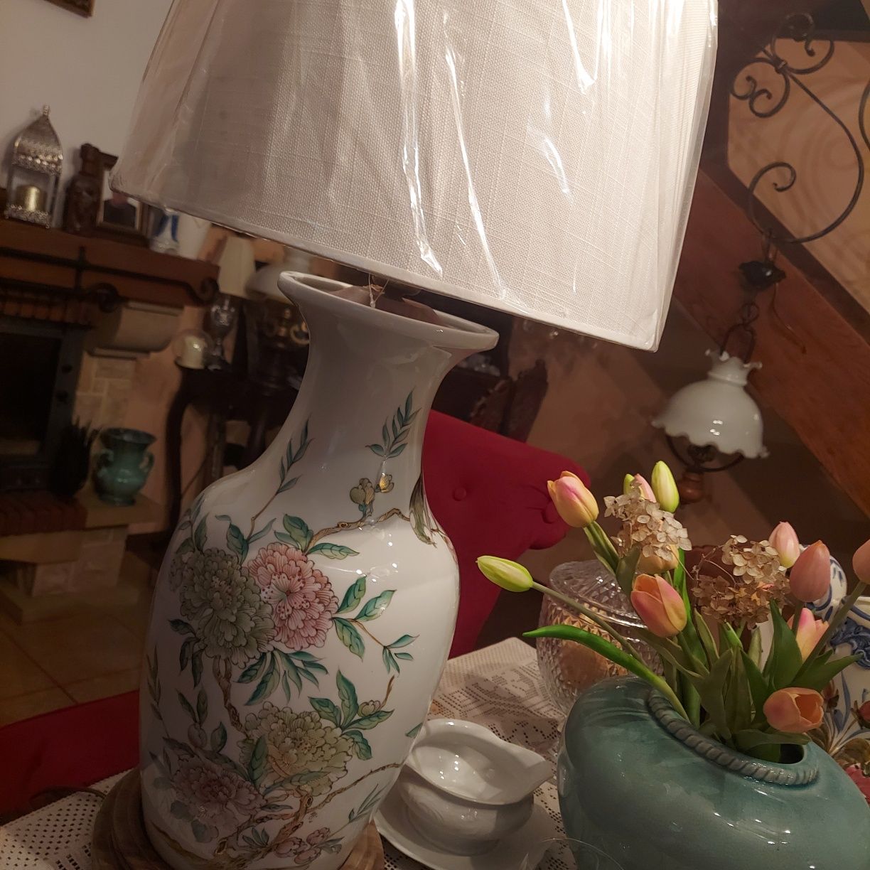 Olbrzymia lampa stojąca porcelana sygnowana.