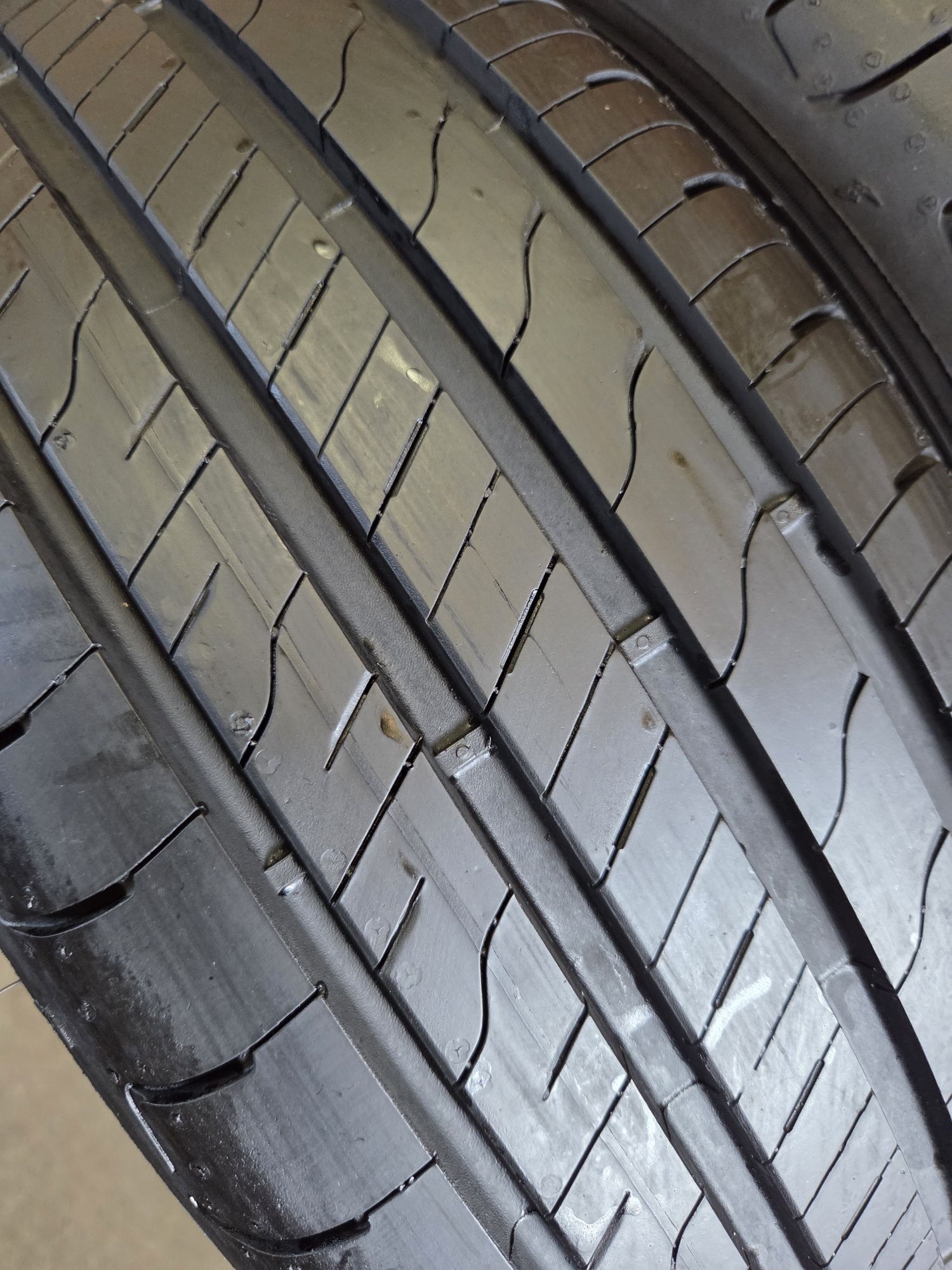 opony używane 205/50R17 Goodyear efficientgrip performance 2