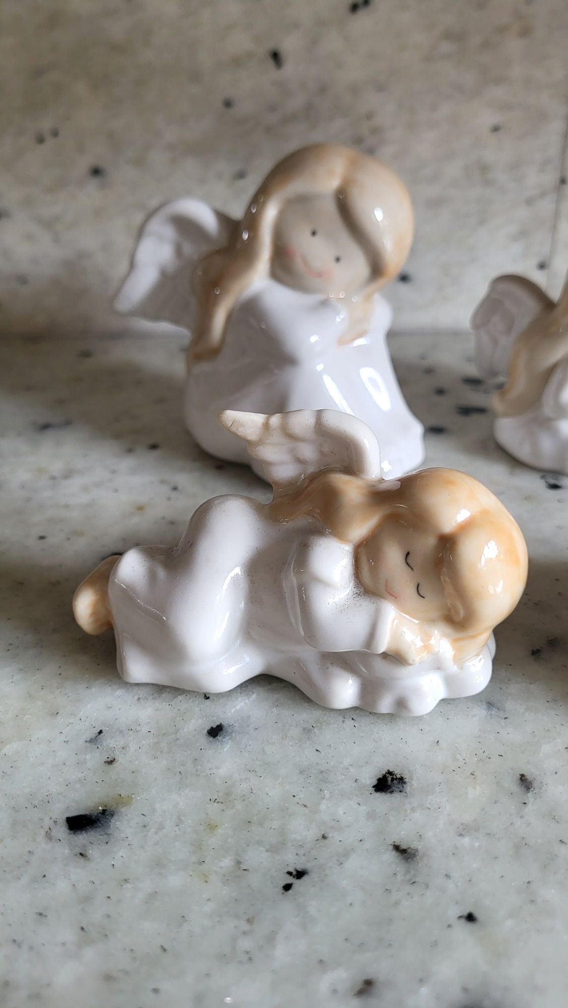 Zestaw ceramicznych aniołków