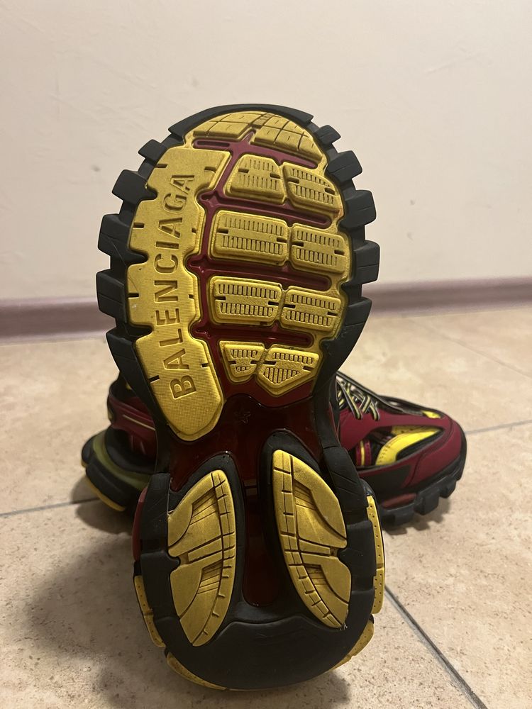 Balenciaga track 1