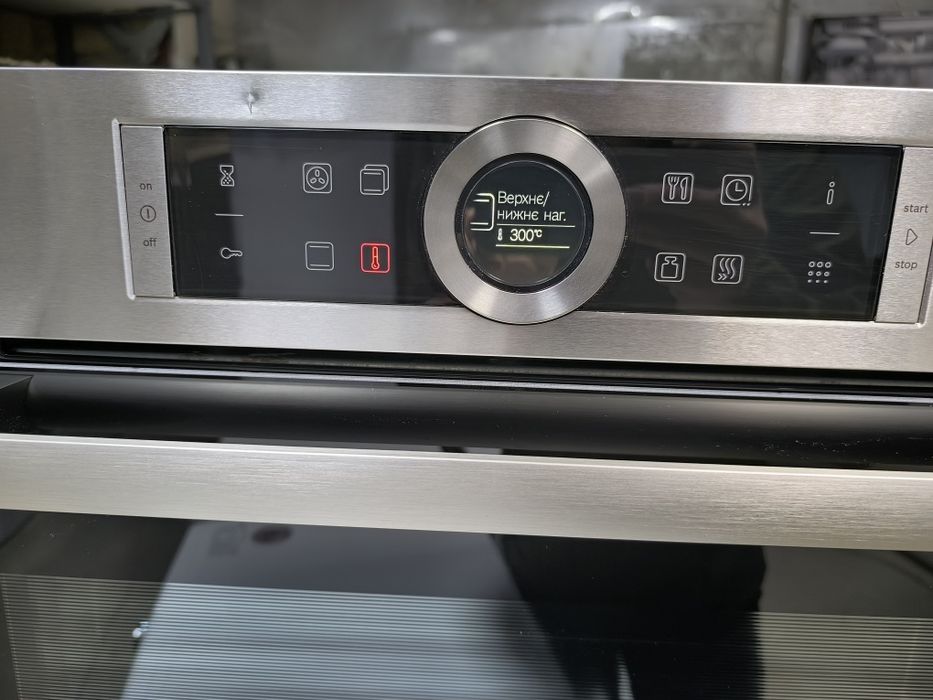 Вбудований духовий шкаф Bosch Serie 8 HBG675BS1
