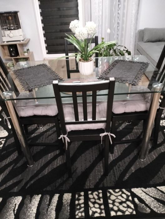 Sprzedam stół i krzesła