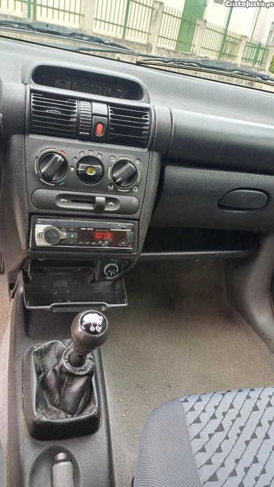 Opel Corsa 5 lugares a gasóleo