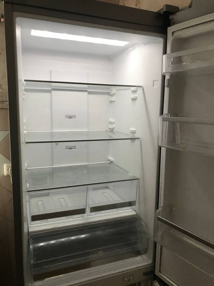 Холодильник з морозильною камерою Panasonic