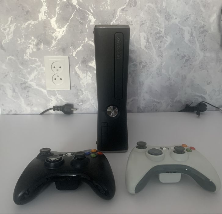 Продам xbox 360 slim freeboot 250 gb в отличном состоянии