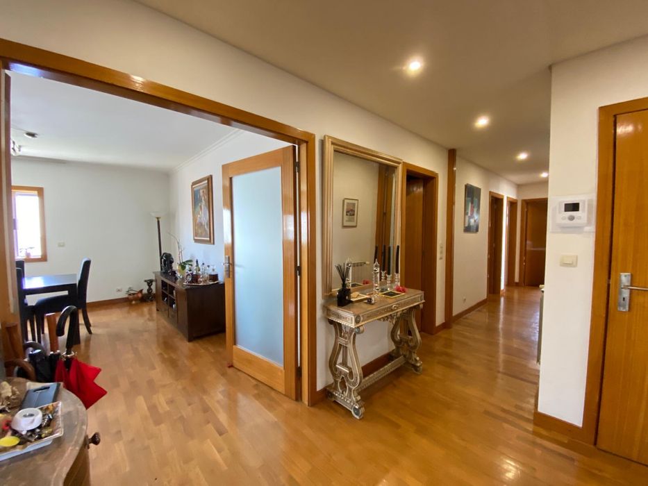 T4 Último piso com Terraço e Garagem para 4 carros