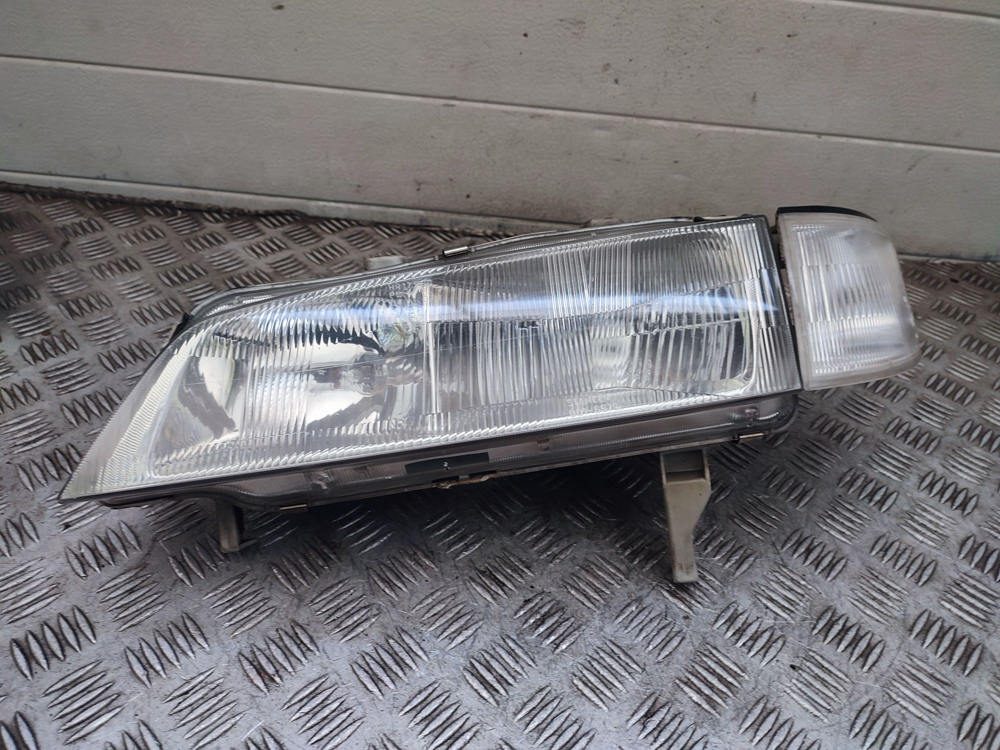Honda Accord V 95-98r reflektor lampa lewa lewy przód