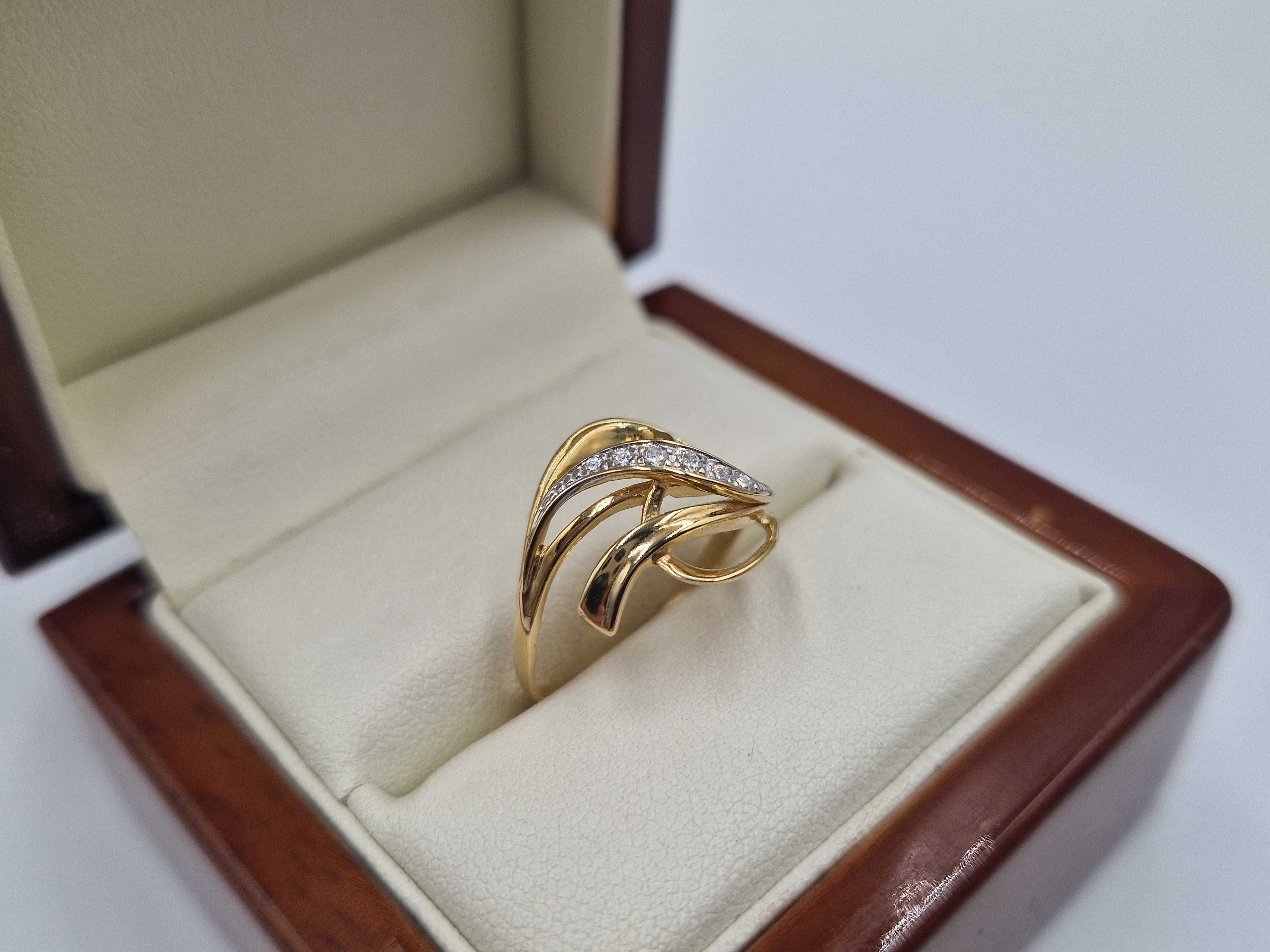 Wyjątkowy złoty pierścionek 1,96 g 585 14K R. 14