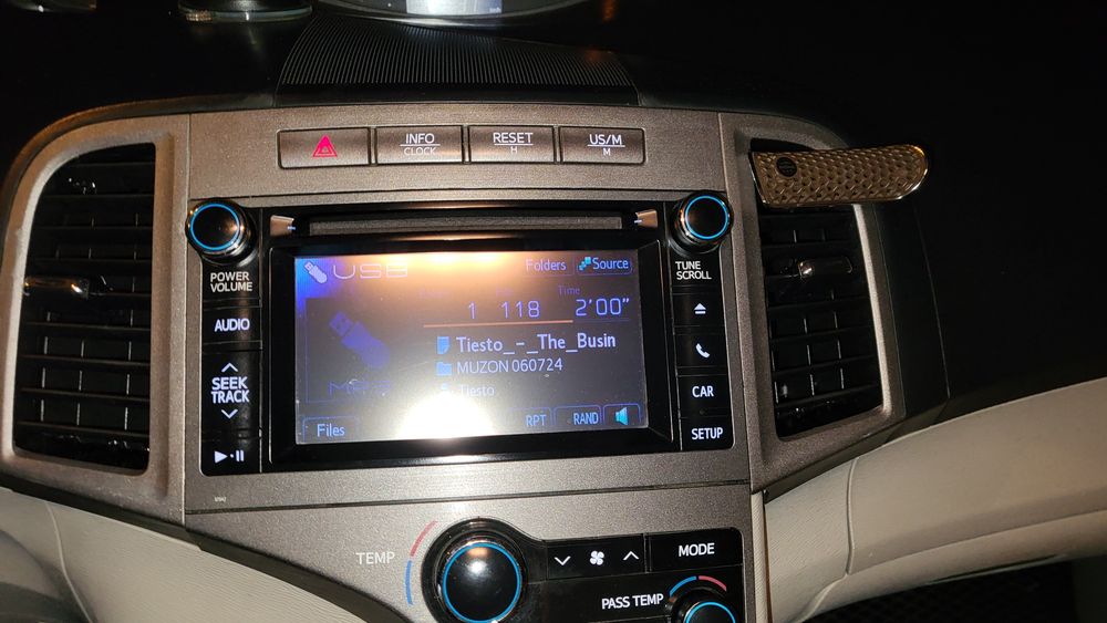 Магнитола Toyota VENZA 2014