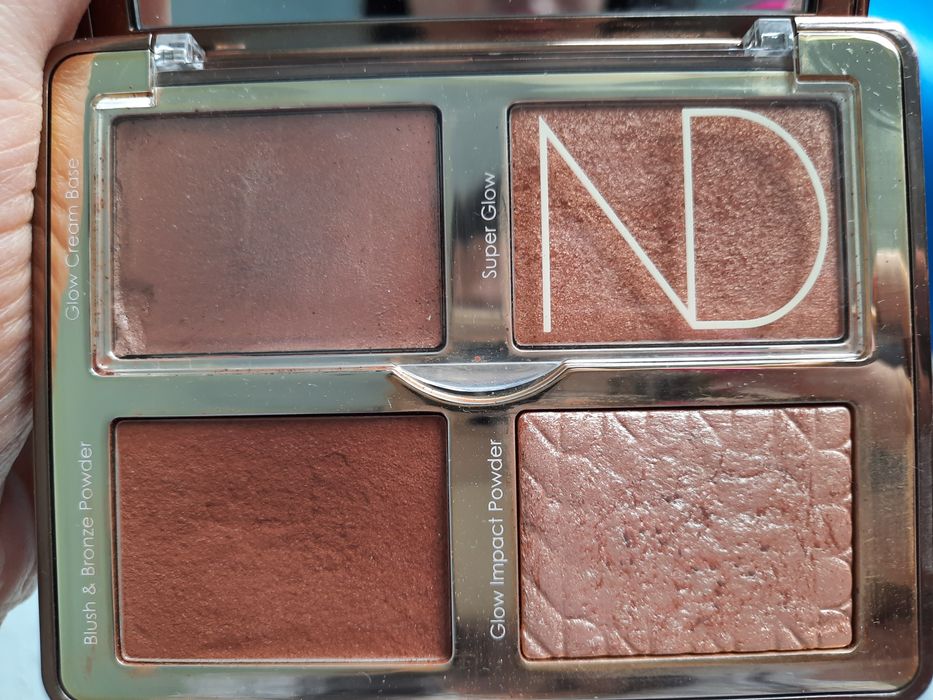 Natasha Denona Tan Bronze Paleta bronzerów  i rozświetlaczy