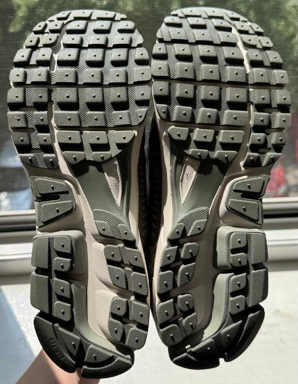 Nike Zoom Vomero 5, нові (не підійшли за розміром)