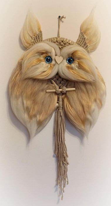 Sowa z makramy i wełny czesankowej