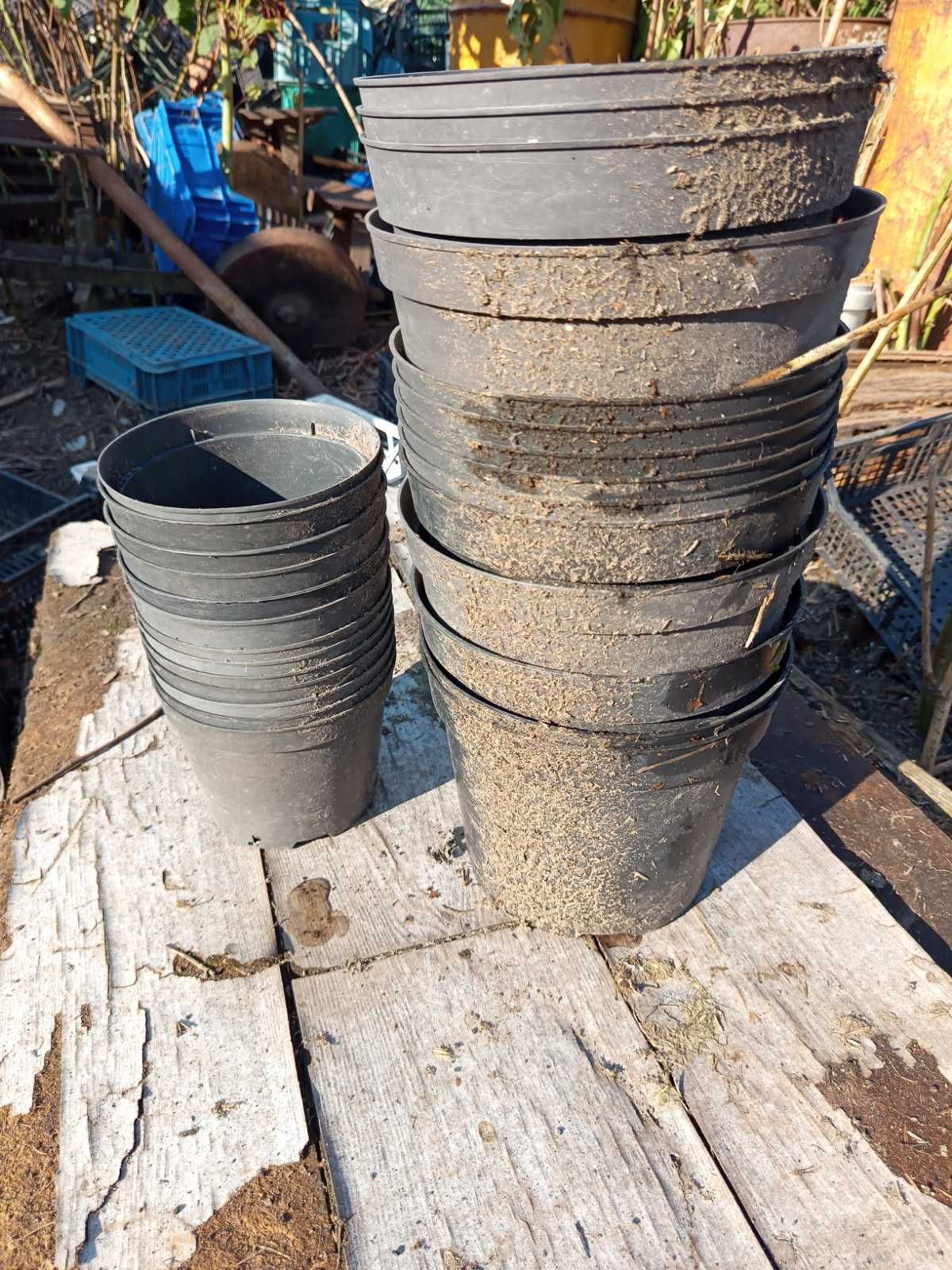 Oddam dużą ilość tworzyw sztucznych - plastików, beczek, skrzynek, itp