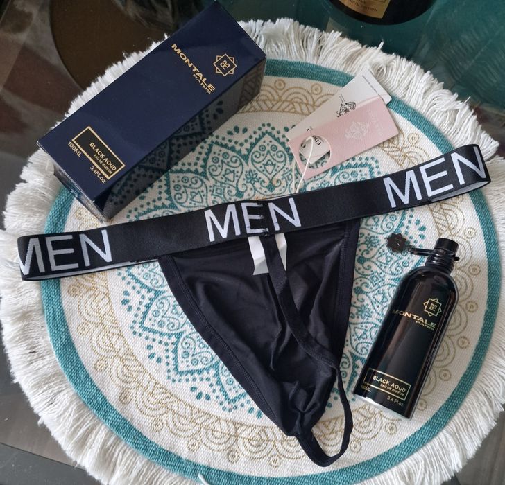 Seksowne męskie stringi z szerokim gumowym pasem i nadrukiem.