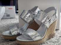 Koturny Calvin Klein srebrne sandaly 37
