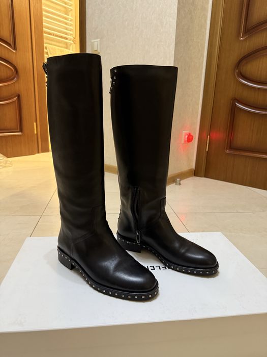 Продаю женскре кожаные сапоги HELEN MARLEN