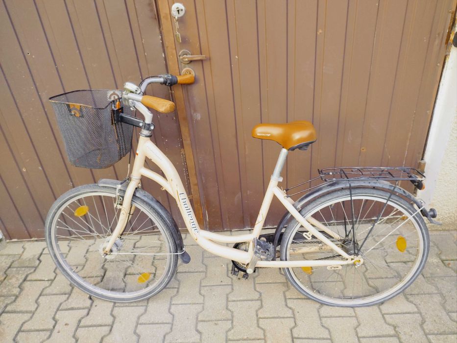 Rower miejski z koszykiem Pilne