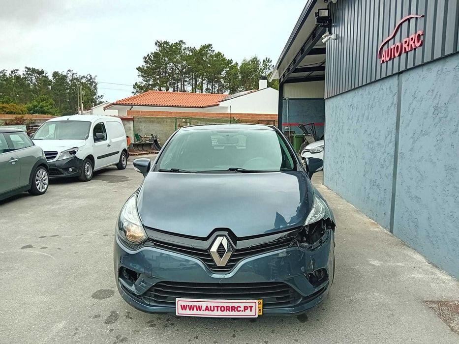 Renault Clio IV 1.2 16 V – Nacional ( pequeno sinistro )