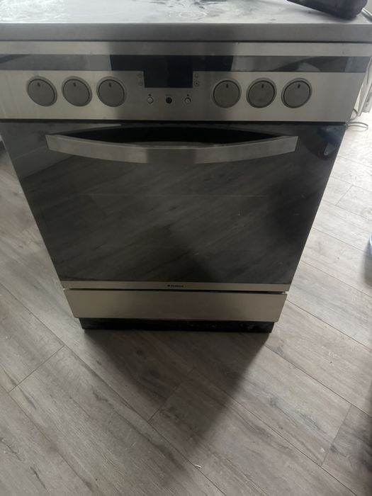 продам електроплиту hansa