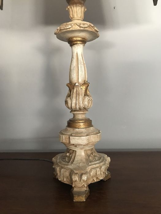 Candeeiro tocheiro com abajur