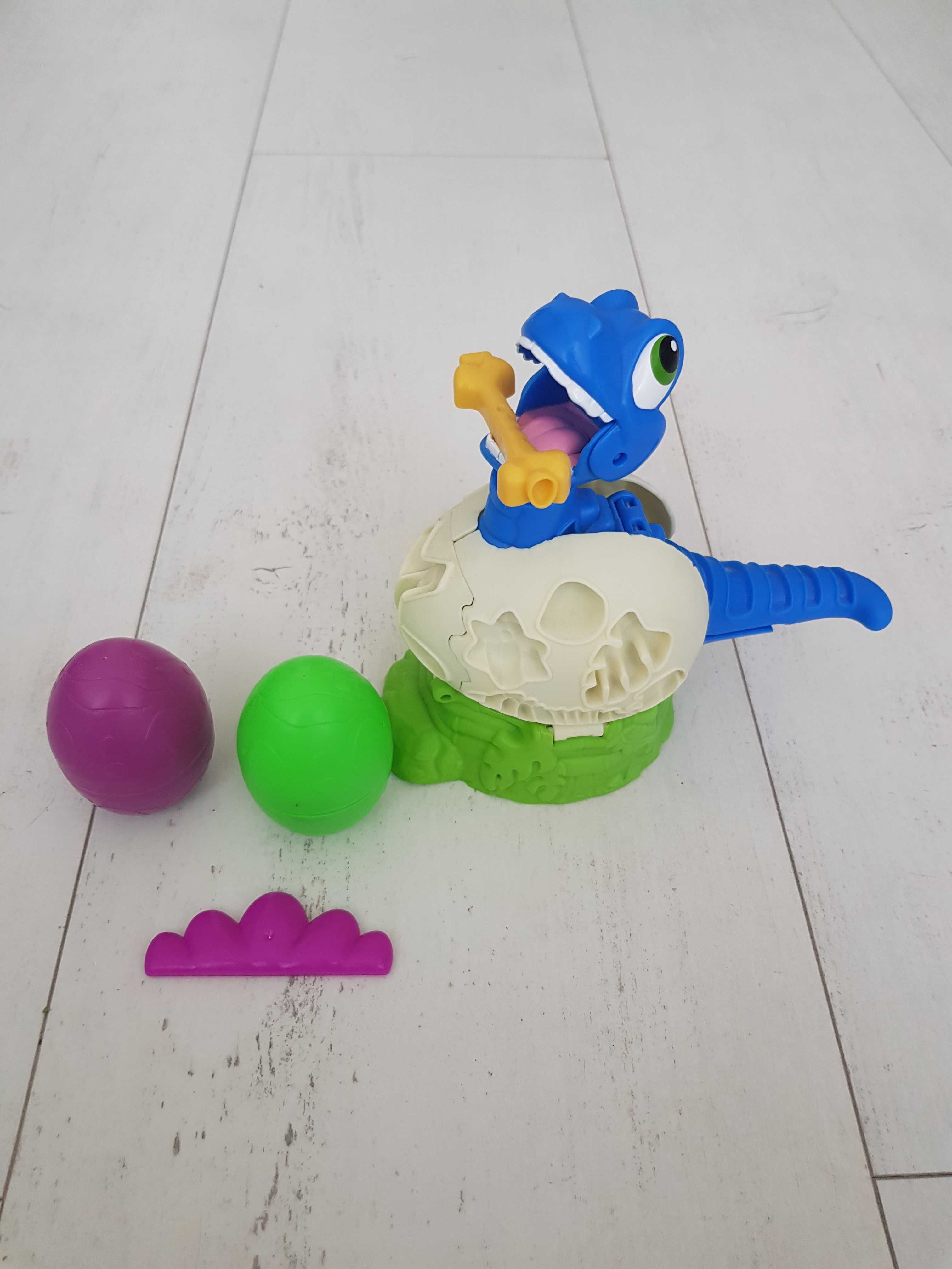 Play Doh wykluwający się dinozaur marki Hasbro