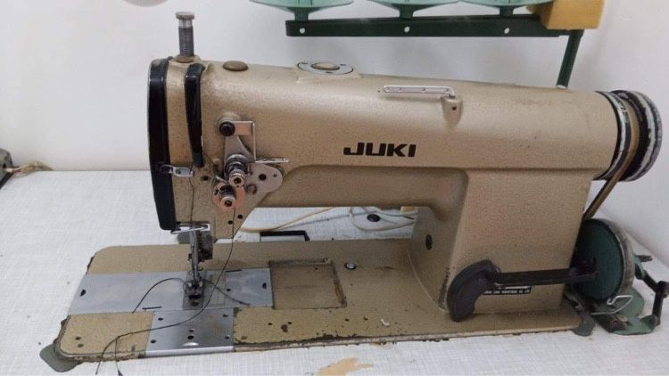 Промислова швейна машина JUKI