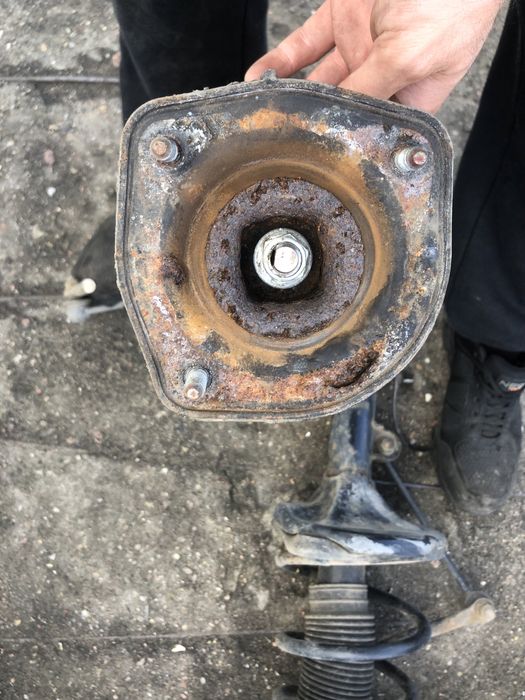 Задні стойки в зборі з пружинами hundai tucson кіа спортейдж 04-10p