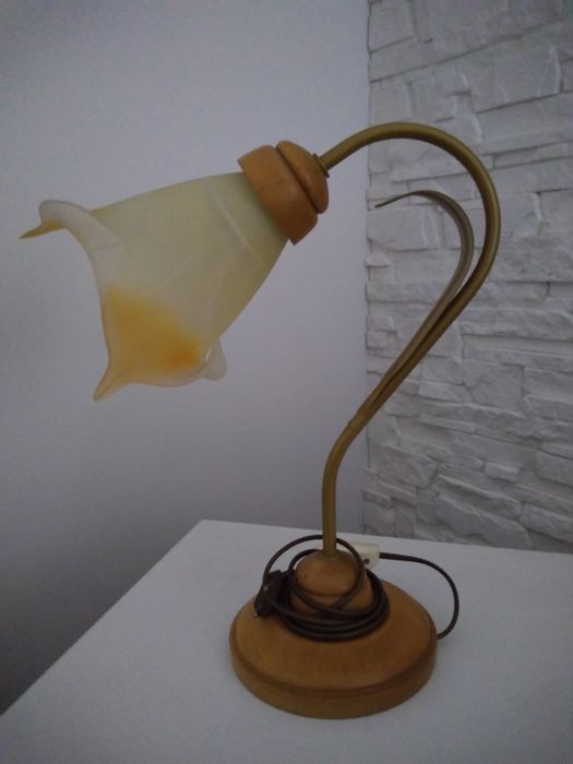 Ładna lampa na komodę, biurko