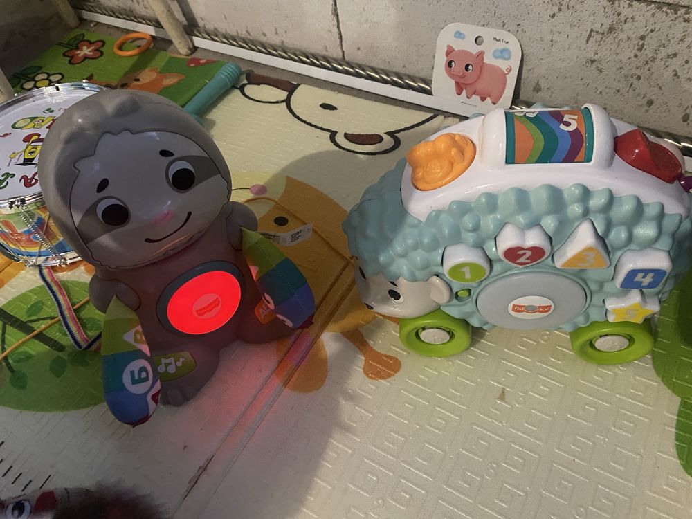 Fisher price їжачок та лінивець їжак