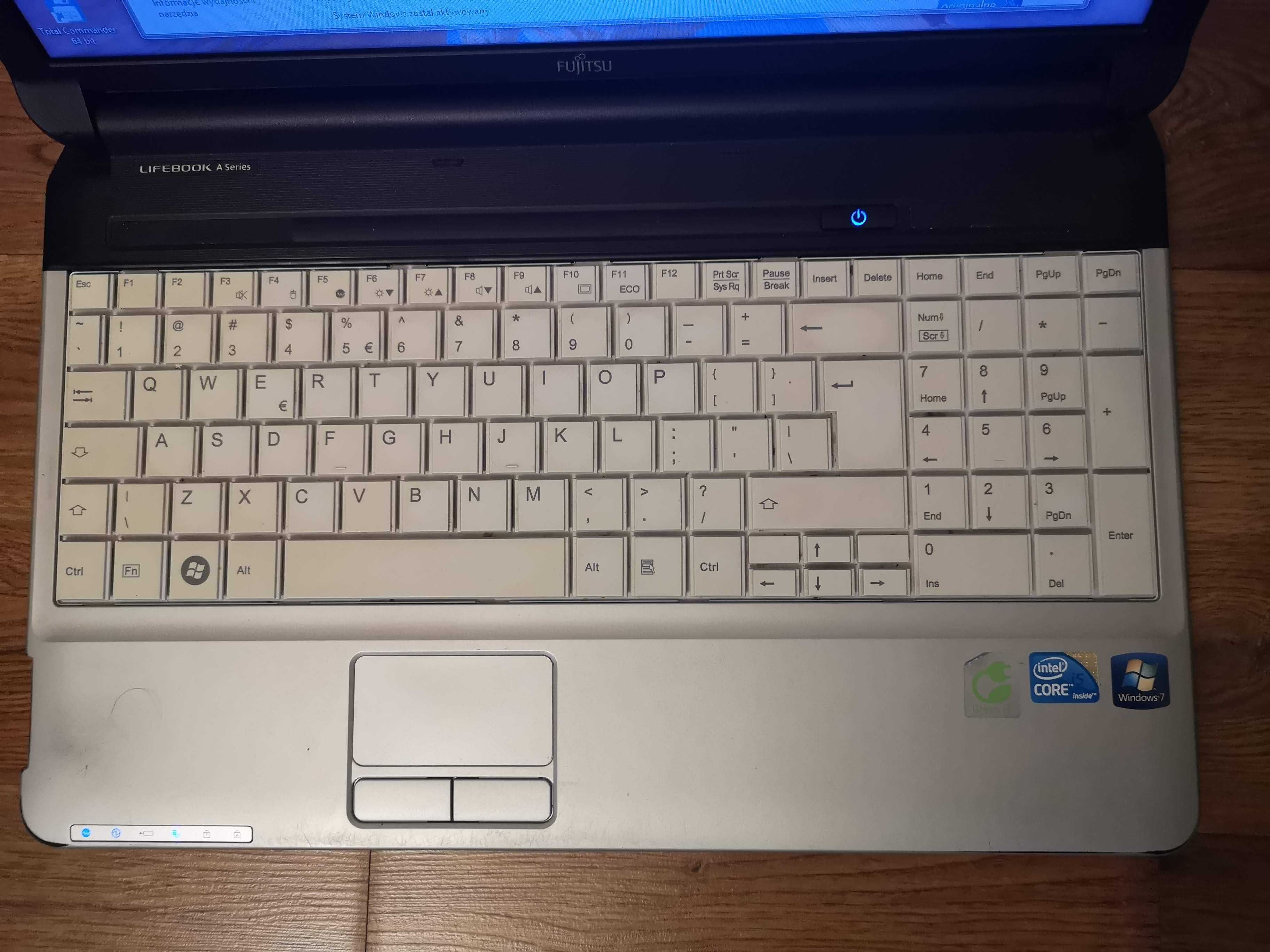 Fujitsu Lifebook A530, 15,6", i5 2,53 GHz, RAM 4GB, 320 GB