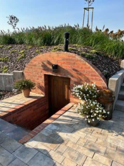 schron , piwniczka betonowa , ziemianka , piwnica , sauna ogrodowa