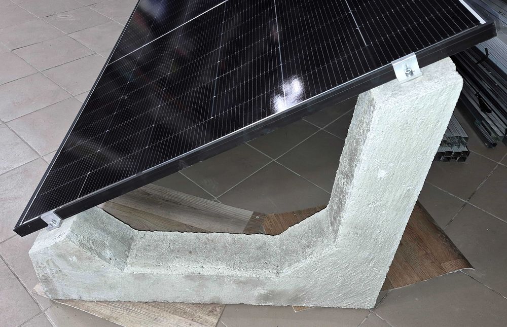 Баластні кріплення до сонячних панелей.