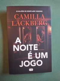 A noite é um jogo de Camilla Lackberg