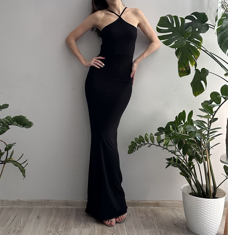 Elegancka sukienka wieczorowa maxi dluga odkryte ramiona