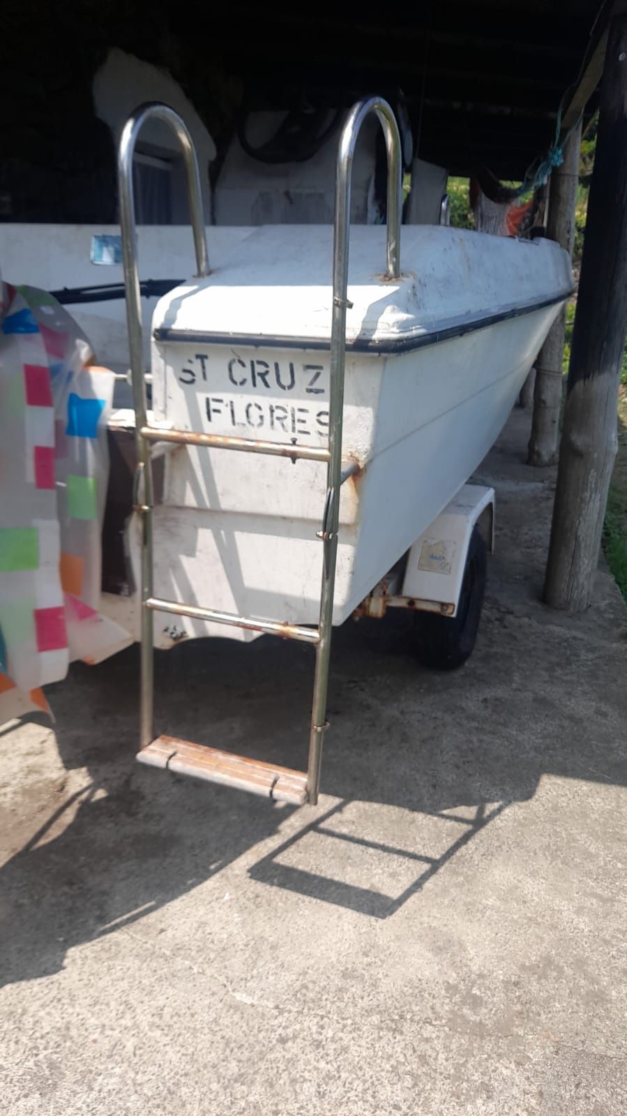 Barco, atrelado e motor para peças