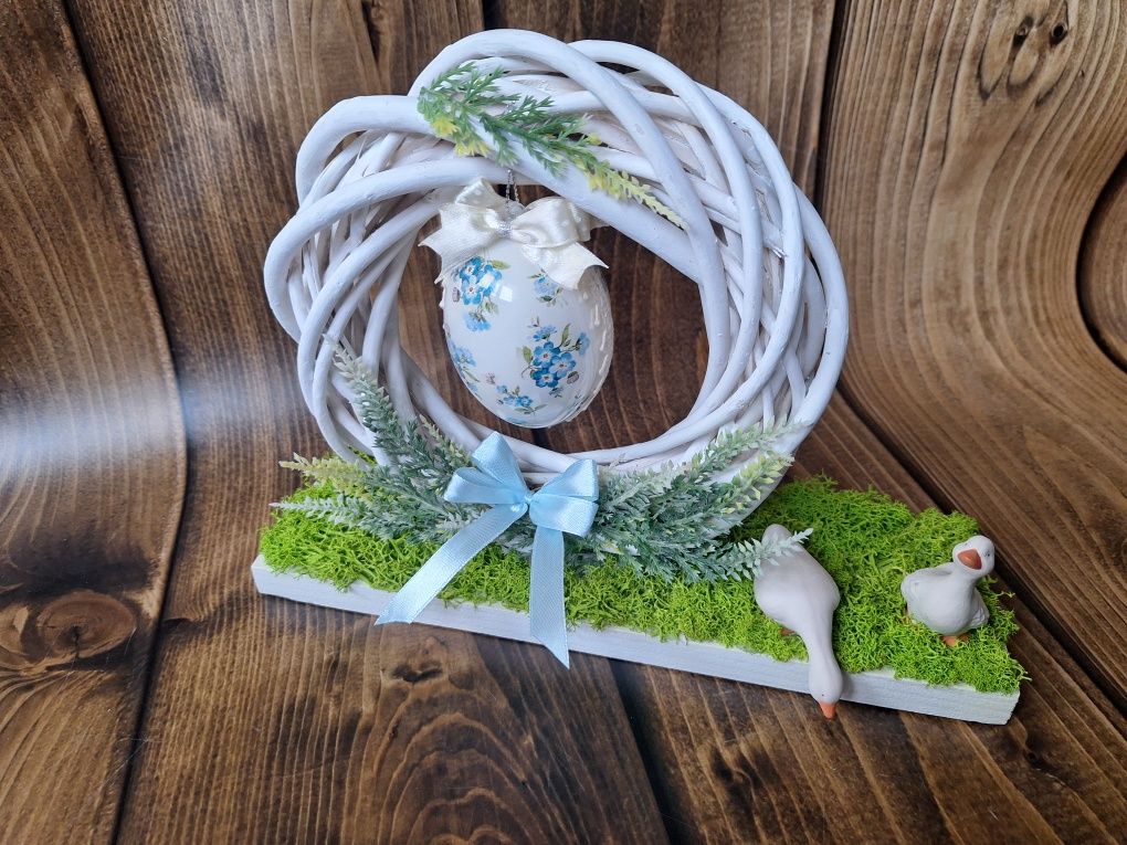 Stroik Wielkanocny z wiankiem i gąskami na mchu chrobotku - handmade
