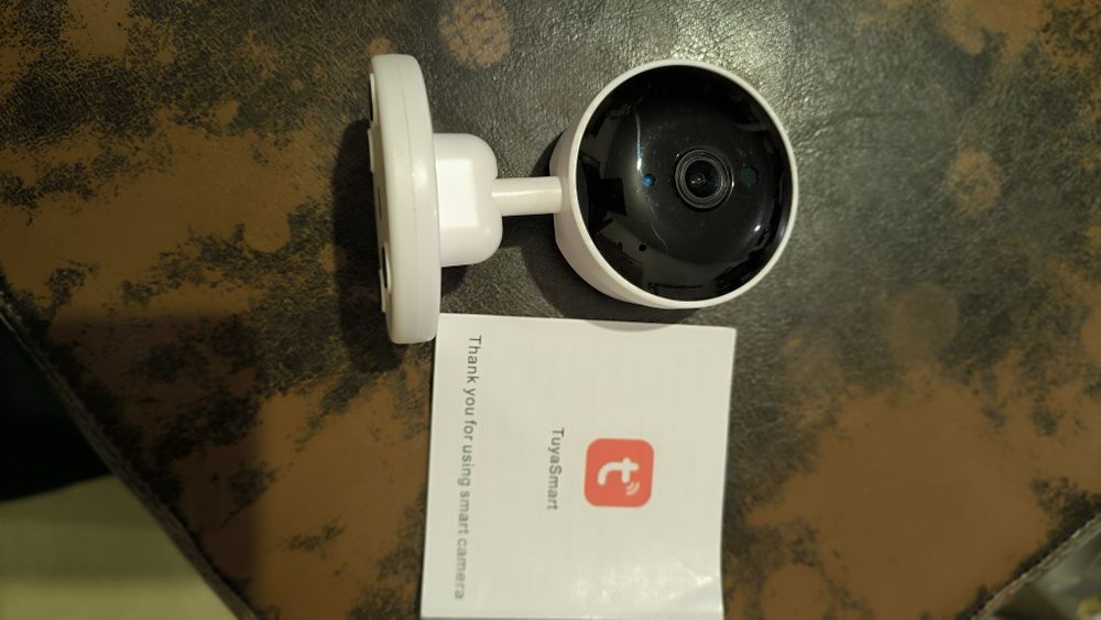 Câmera de vigilância indoor nova na caixa