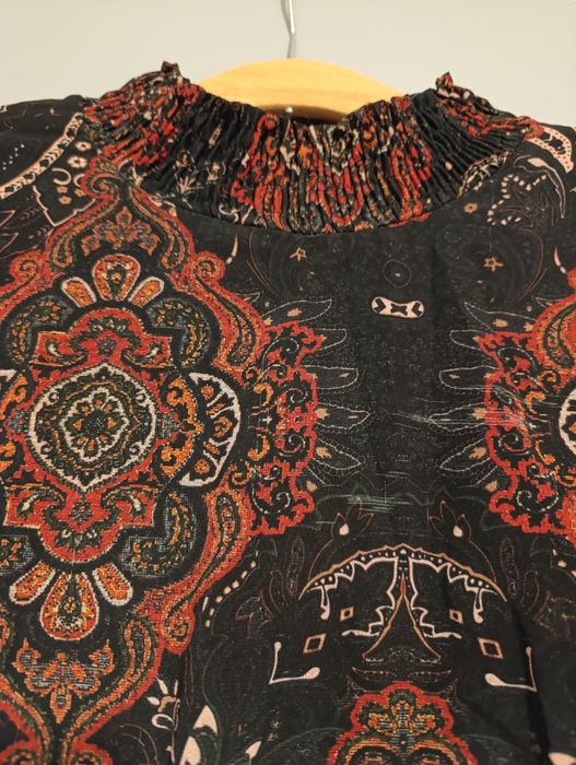 Sukienka wzór paisley, oryginalny fason i wzór