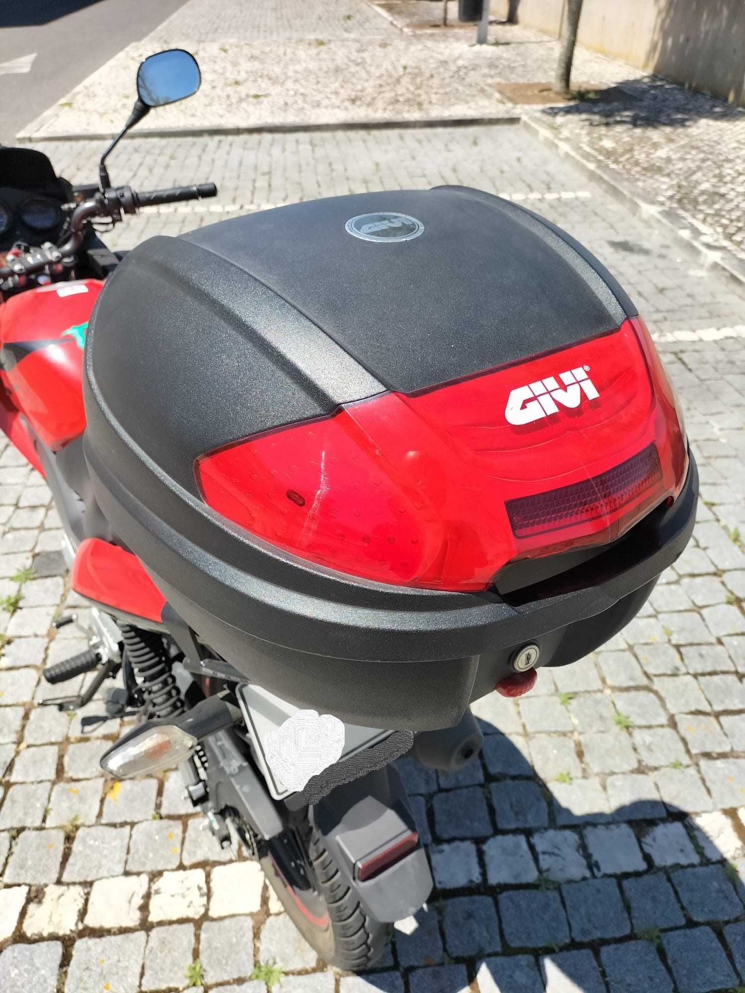 Honda CBF 125 de 2010 - Muito bom estado e pouca quilometragem